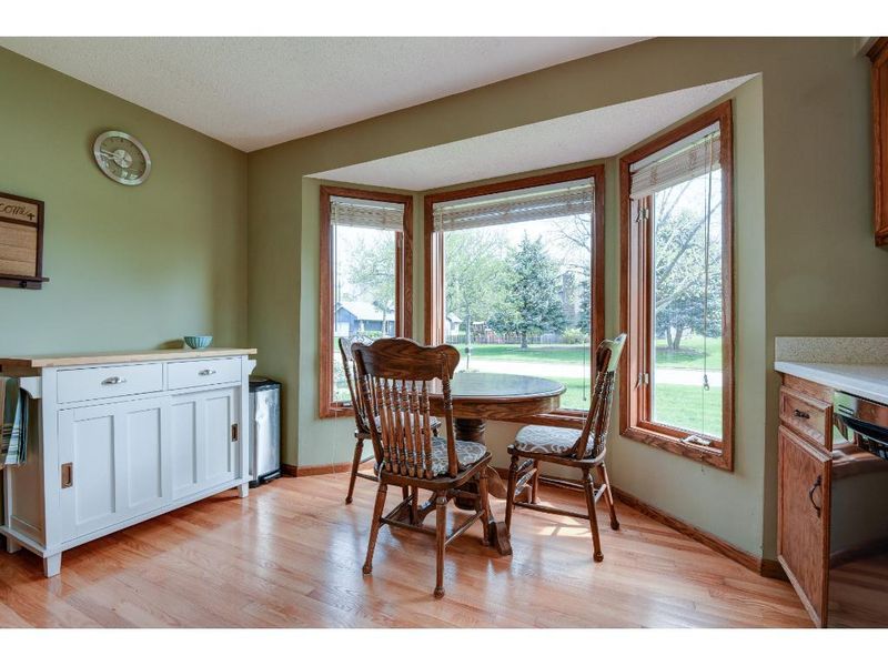 813 Gramsey Pl, Burnsville, MN 55306