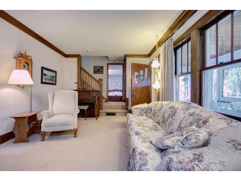 364 4th St S, Bayport, MN 55003