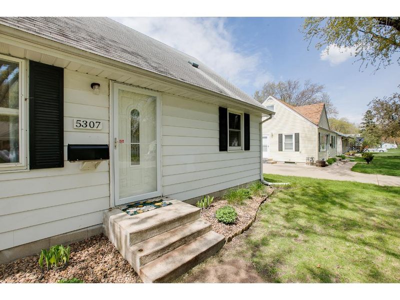 5307 Louisiana Ave N, Crystal, MN 55428