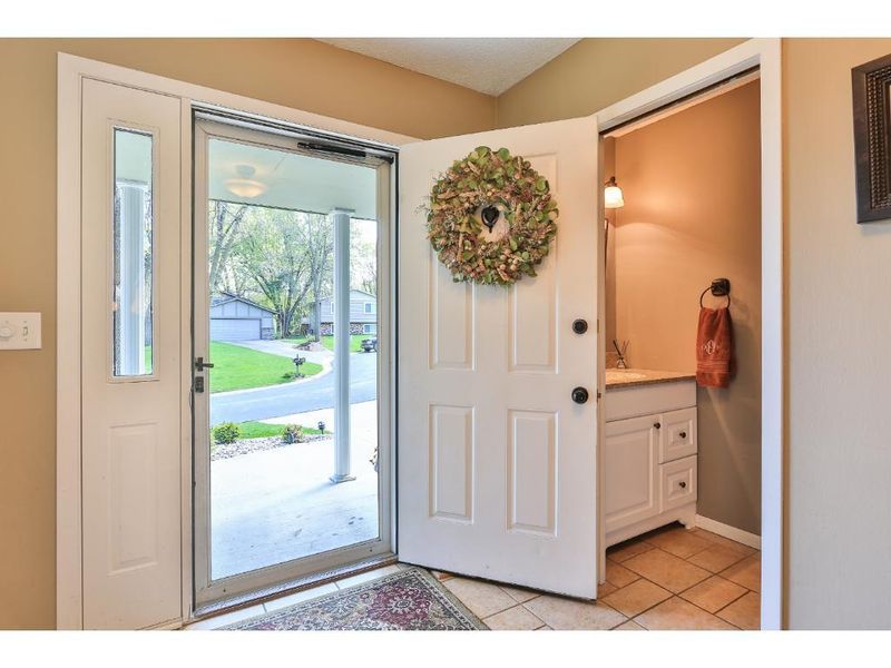 12600 Porcupine Ct, Eden Prairie, MN 55344