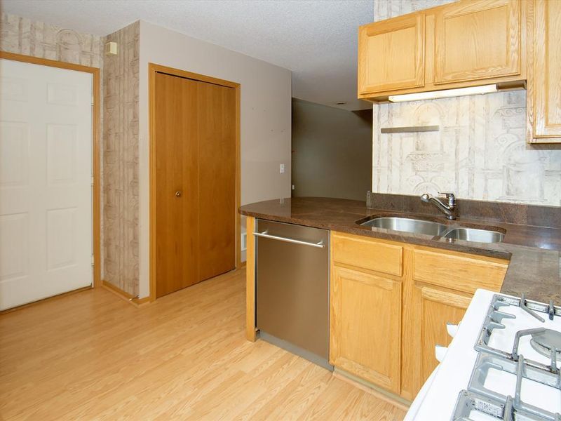 10808 Lexington Dr, Eden Prairie, MN 55344