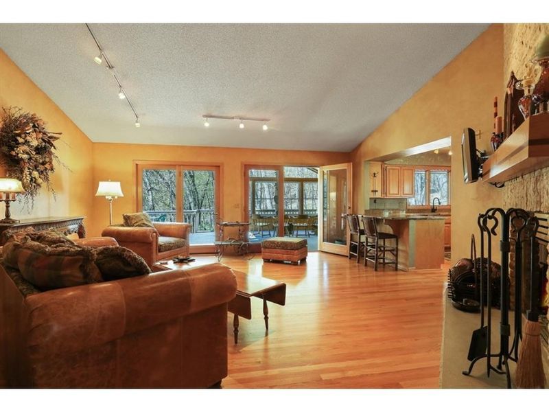 16495 Ashby Ln, Eden Prairie, MN 55346