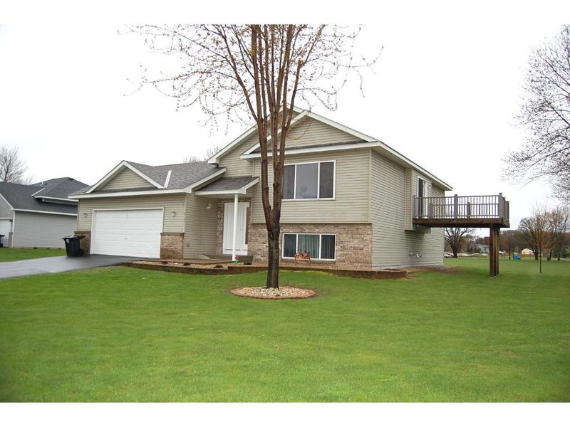 6155 262nd St, Wyoming, MN 55092