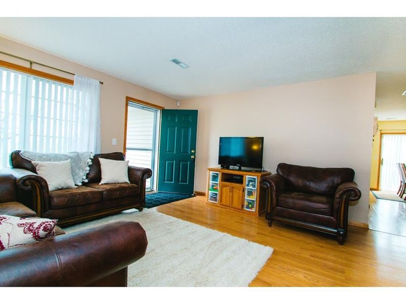 4999 Grenwich Ave N, Oakdale, MN 55128