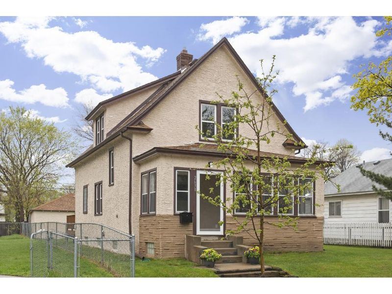 2631 7th St NE, Minneapolis, MN 55418