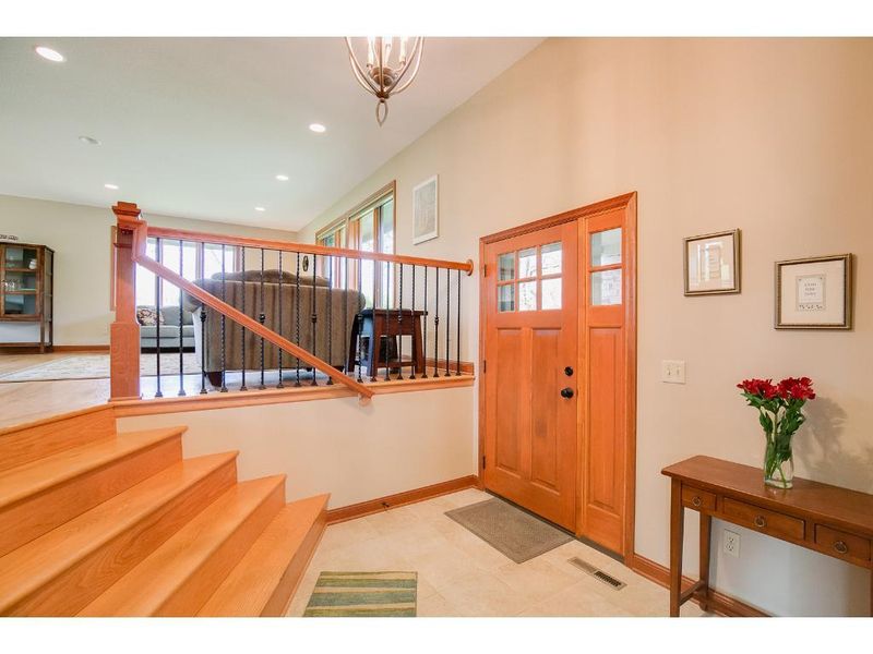 10181 Laurel Dr, Eden Prairie, MN 55347