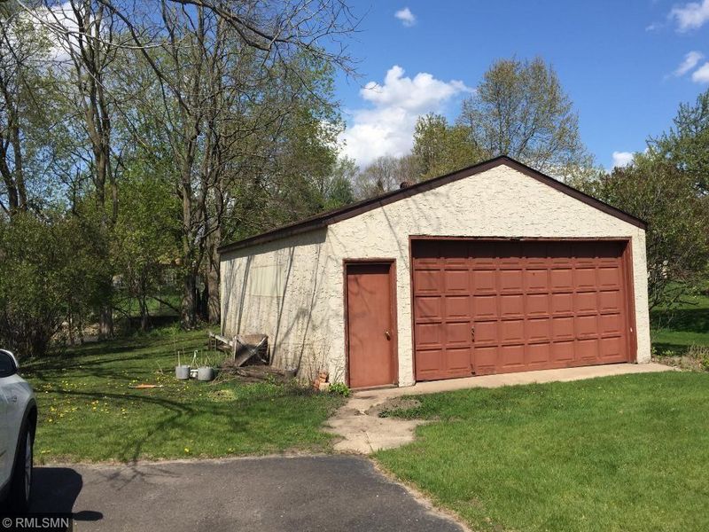 1075 Sherwood Rd, Shoreview, MN 55126