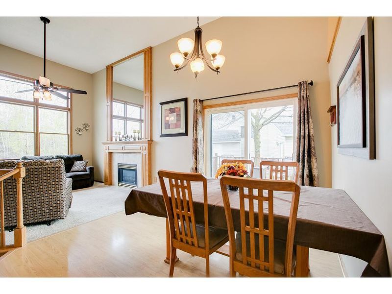 7162 44th St N, Oakdale, MN 55128