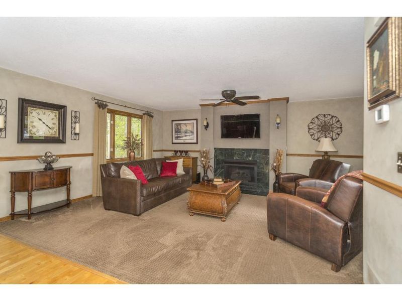 4208 Hallmark Ave N, Oakdale, MN 55128