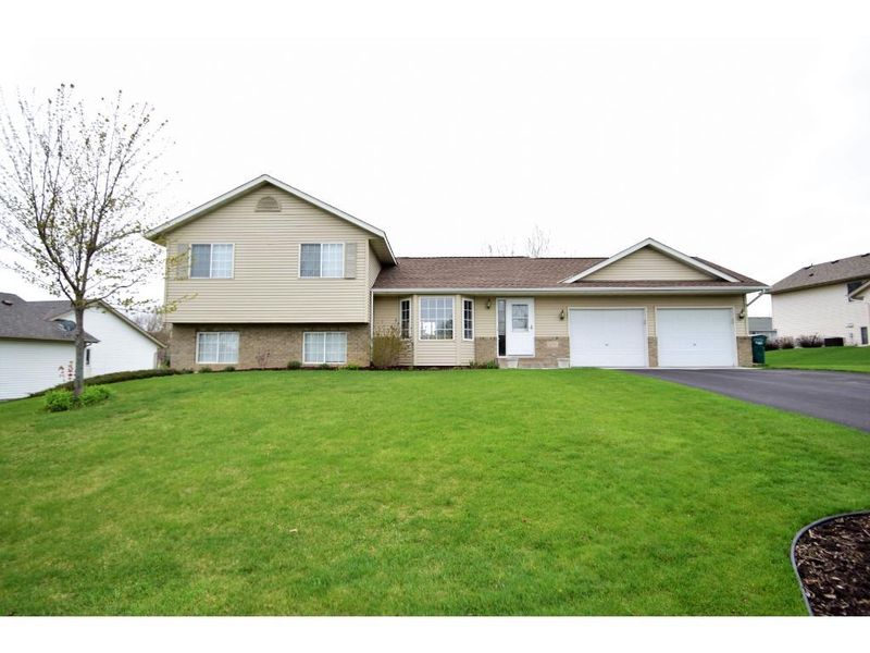 406 Edelweiss Ln NW, Saint Michael, MN 55376