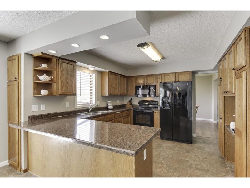 16516 Hyland Ct, Lakeville, MN 55044