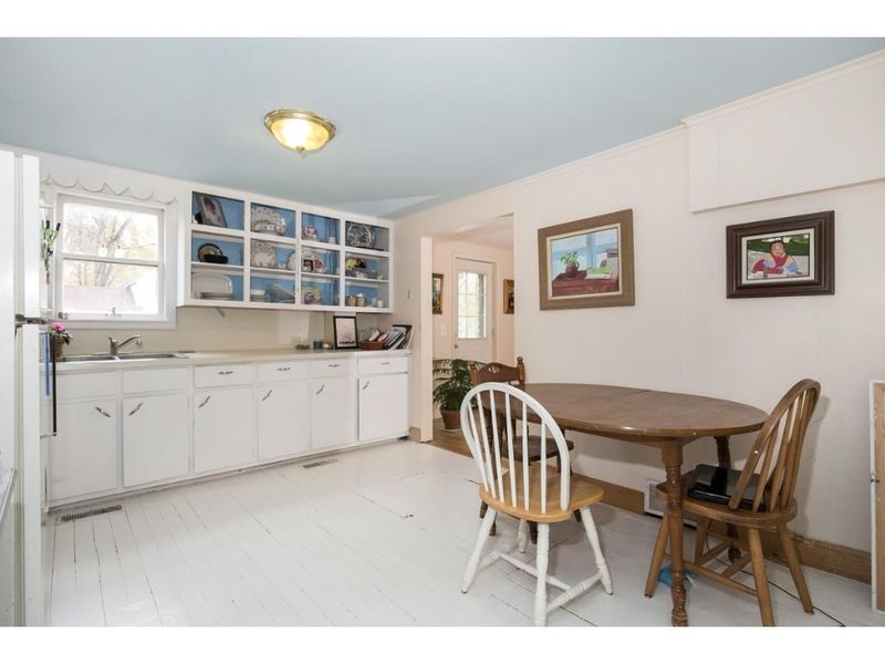 318 W 4th St, Chaska, MN 55318