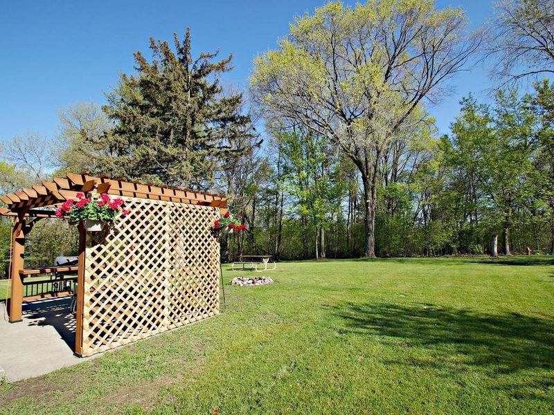 515 N Chestnut St, Belle Plaine, MN 56011