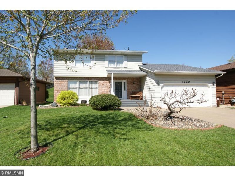 1320 9th Ave S, South Saint Paul, MN 55075