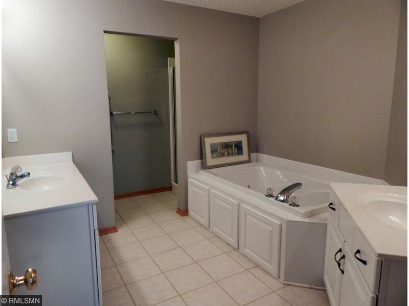 5208 Deerfield Ln, Prior Lake, MN 55372