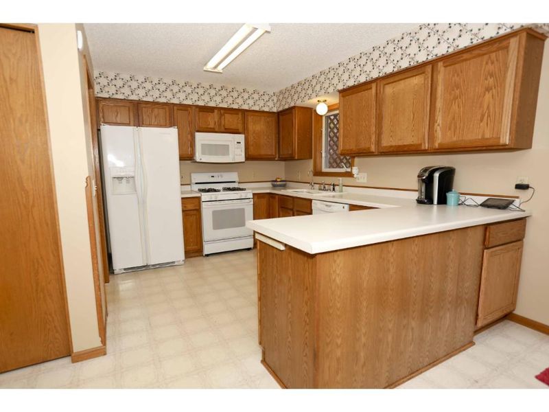 583 Eagle Ridge Rd, Woodbury, MN 55125