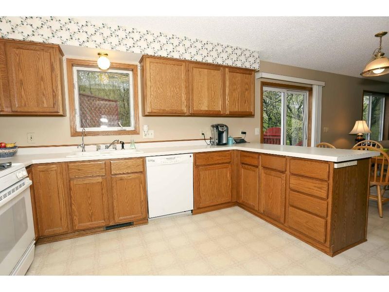 583 Eagle Ridge Rd, Woodbury, MN 55125