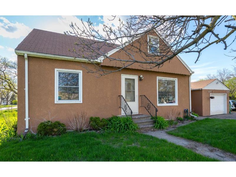 5643 Elmhurst Ave N, Crystal, MN 55428