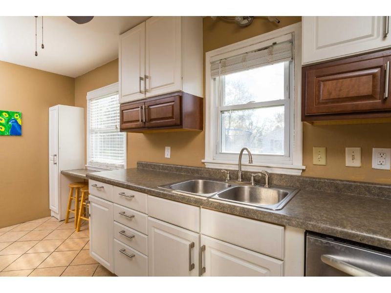 5643 Elmhurst Ave N, Crystal, MN 55428