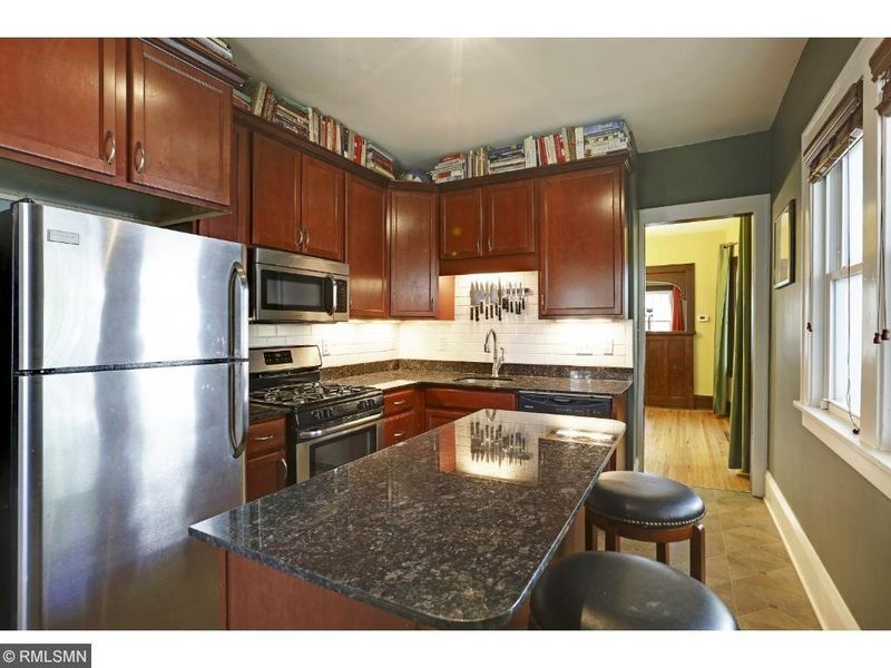 943 Conway St, Saint Paul, MN 55106