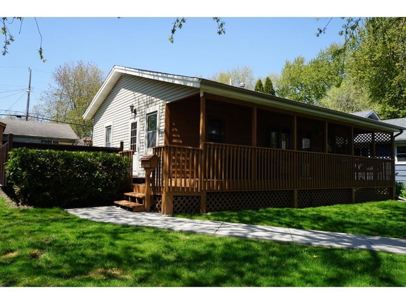 2741 Ewing Ave N, Robbinsdale, MN 55422
