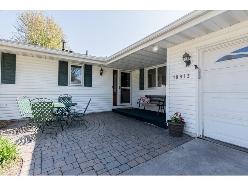 10913 Southview Dr, Burnsville, MN 55337