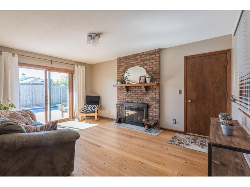 10913 Southview Dr, Burnsville, MN 55337