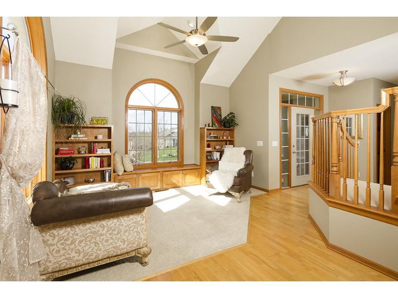 1015 Parkview Ln, Victoria, MN 55386