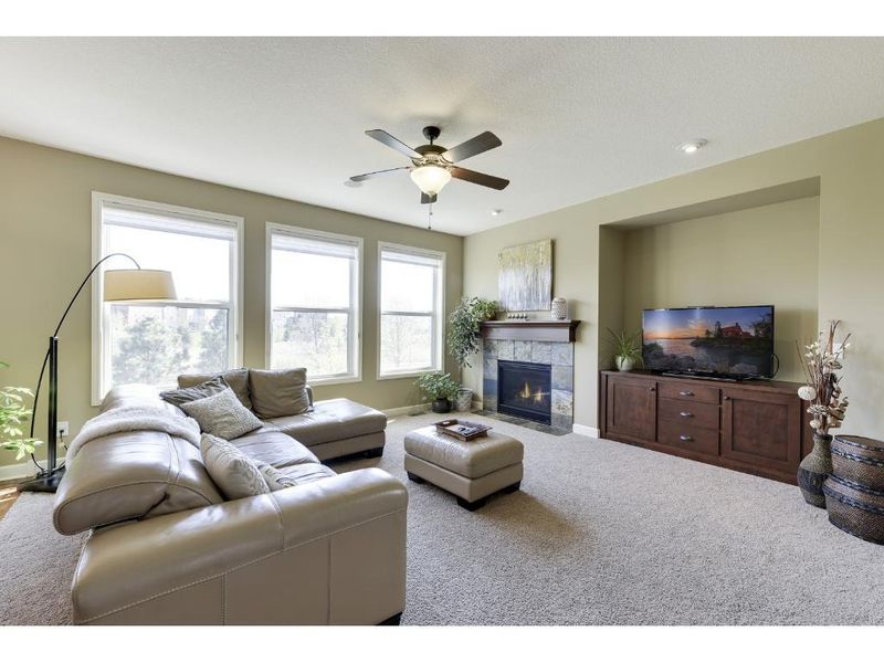 3339 Ridgestone Way, Woodbury, MN 55129
