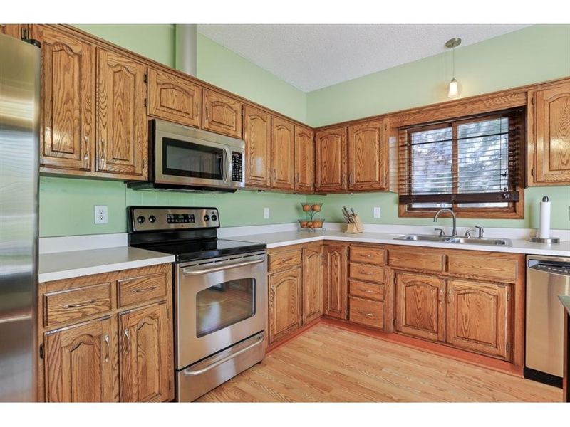 7471 Atherton Way, Eden Prairie, MN 55346