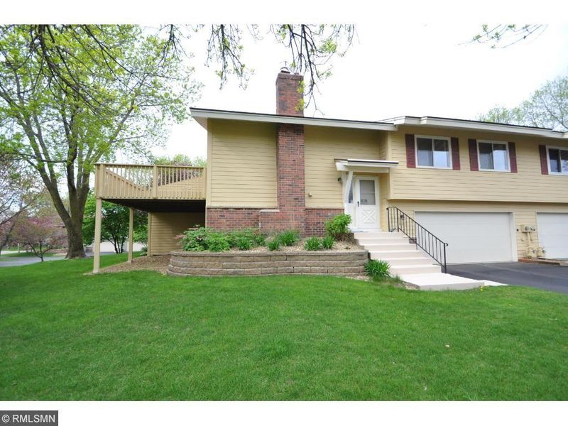11121 Xavier Cir, Bloomington, MN 55437