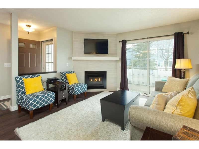 2566 Lockwood Dr, Eagan, MN 55120