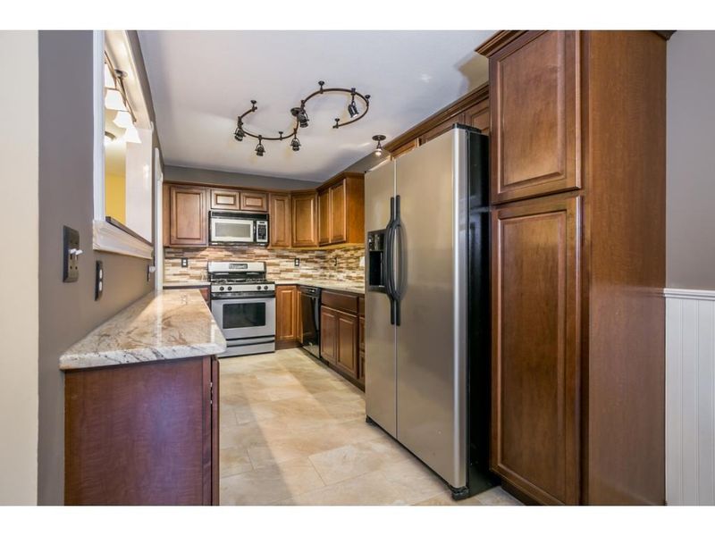 1294 Crestridge Ln, Eagan, MN 55123