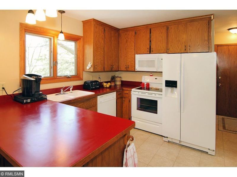 2615 Crown Hill Ct, White Bear Lake, MN 55110