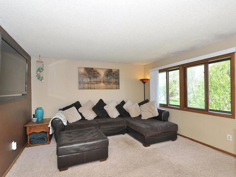 8523 Maplebrook Pw N, Brooklyn Park, MN 55445
