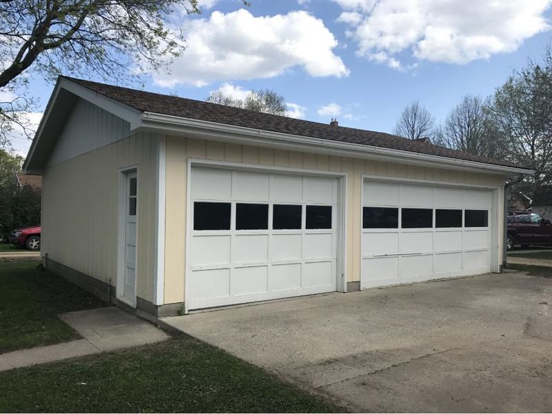414 W Myrtle St, Saint Peter, MN 56082