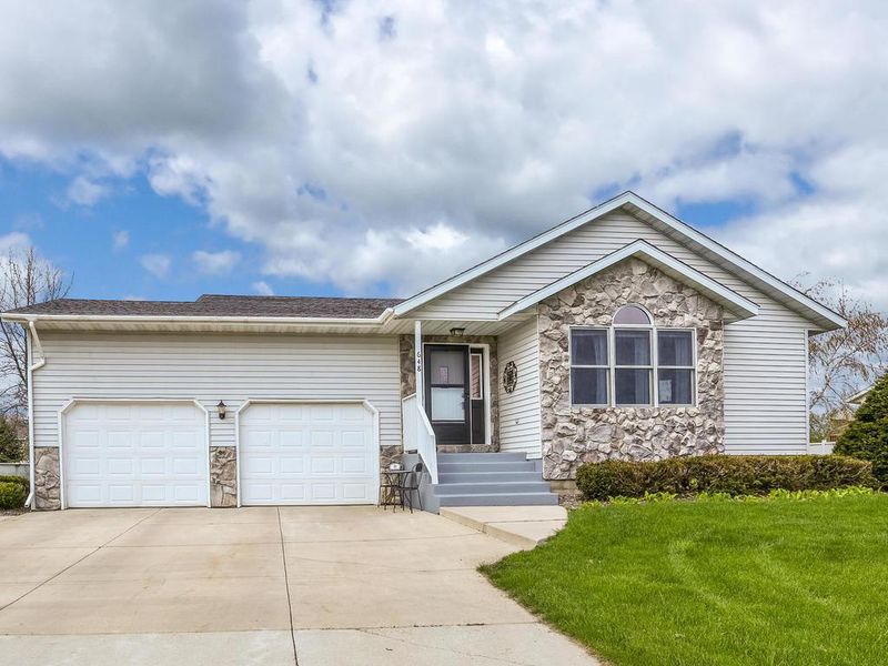 648 Pheasant Rn, Winsted, MN 55395