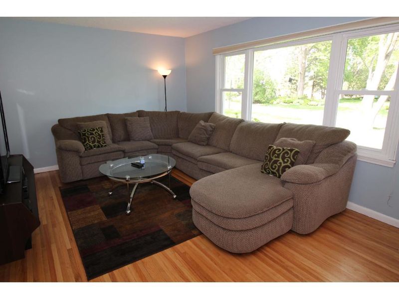 418 Hiawatha Ave, Hopkins, MN 55343