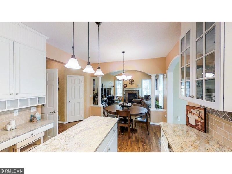 18243 W 82nd St, Eden Prairie, MN 55347