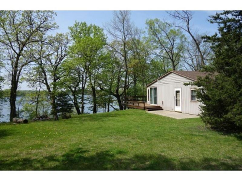 1698 Scenic Hideaway Ln, Elysian, MN 56028