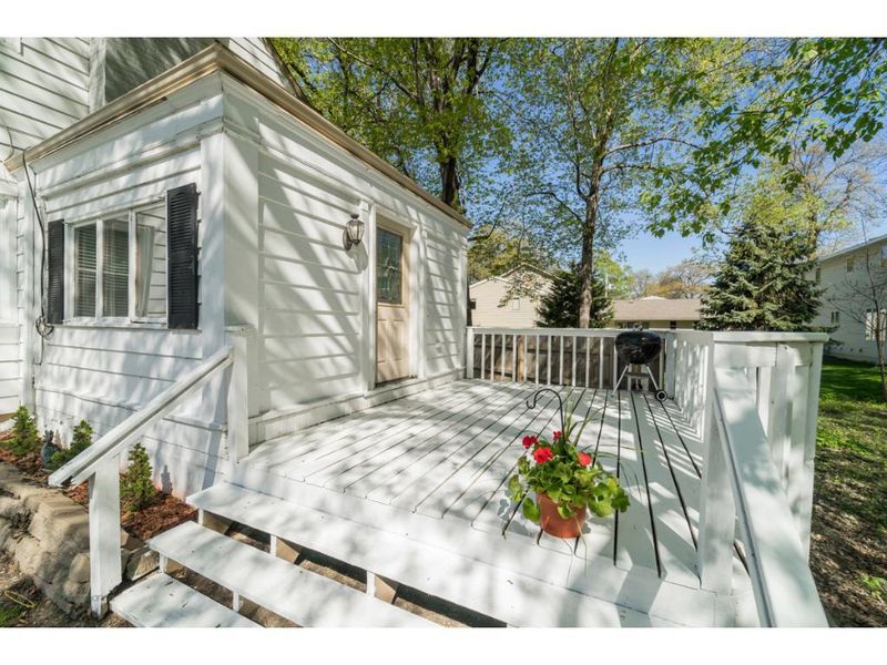 5570 Tonkawood Rd, Mound, MN 55364