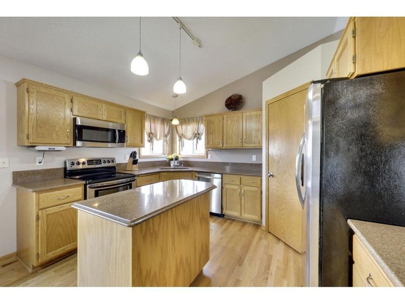521 Dogwood Ave NW, Saint Michael, MN 55376