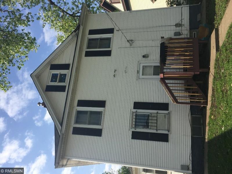 697 Saint Anthony Ave, Saint Paul, MN 55104