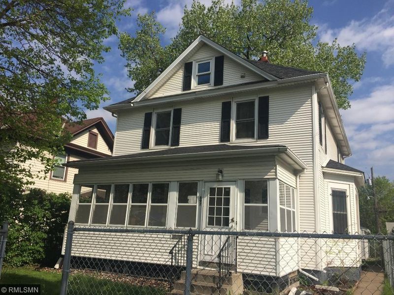 697 Saint Anthony Ave, Saint Paul, MN 55104