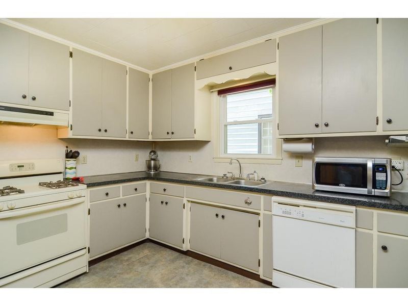 2583 5th Ave E, North Saint Paul, MN 55109