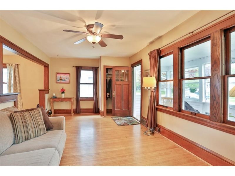 1391 Juliet Ave, Saint Paul, MN 55105