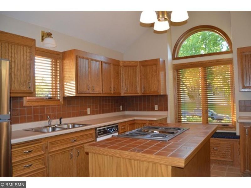 976 Connor Ave E, Maplewood, MN 55109