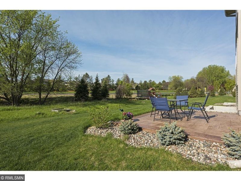 1087 Rosemary Cir, Chaska, MN 55318
