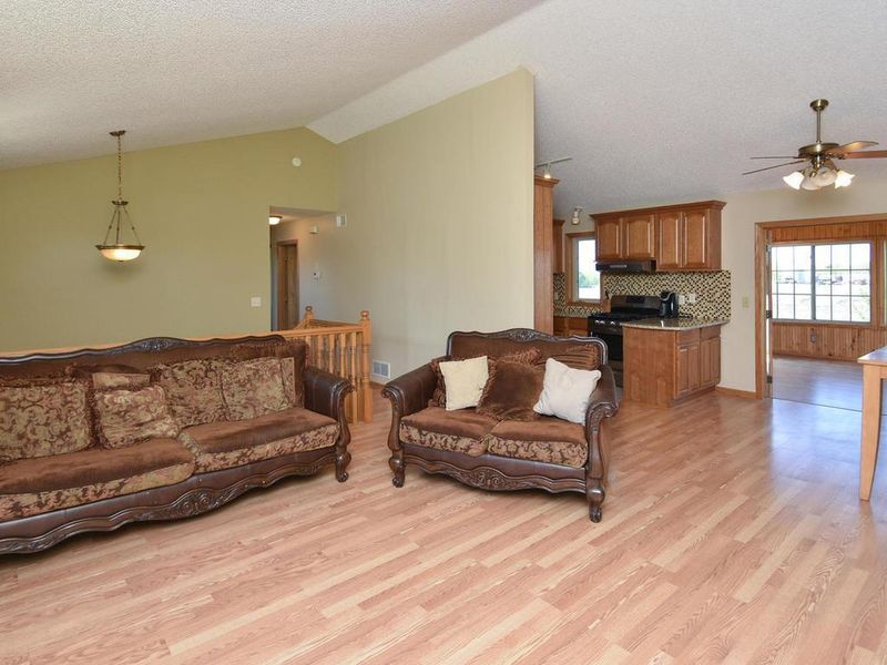 7997 Lander Ave NE, Albertville, MN 55301
