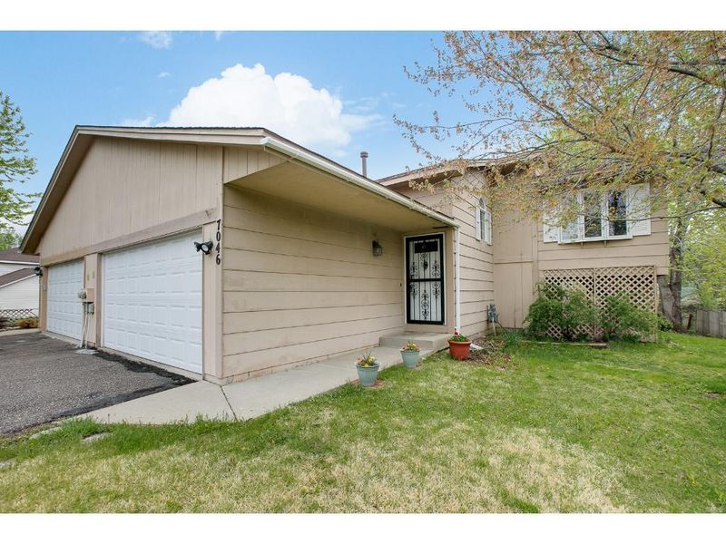 7046 19th St N, Oakdale, MN 55128